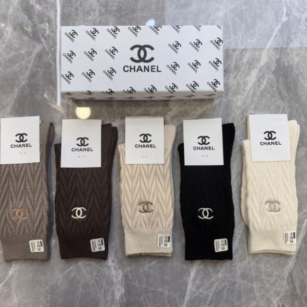 designer,replica,clothing,fake,1:1,lv,luxury,high quality Chanel’s new cashmere embroidered mid-length socks, five pairs per box (9MHIO)