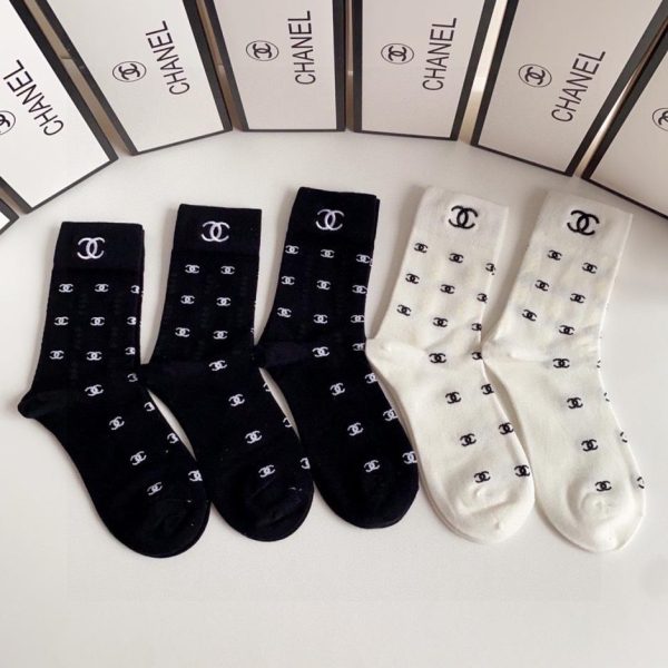 designer,replica,clothing,fake,1:1,lv,luxury,high quality Chanel’s new embroidered classic mid-length socks, five pairs per box (L23ZT)