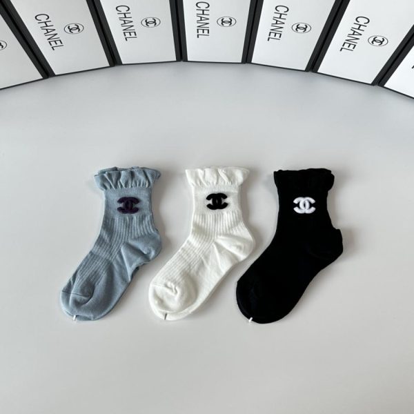 designer,replica,clothing,fake,1:1,lv,luxury,high quality Chanel’s new mid-length embellished socks, three pairs per box (QYJOH)