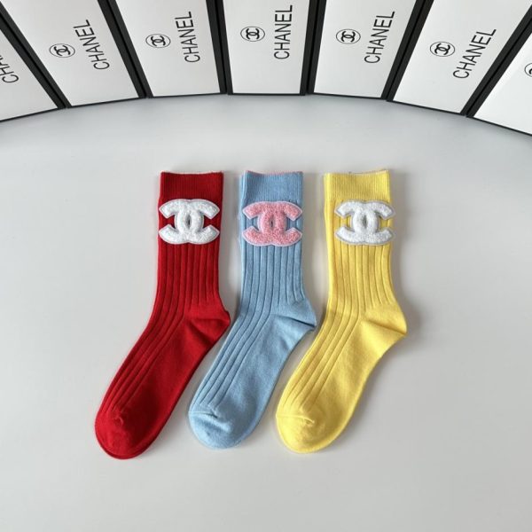 designer,replica,clothing,fake,1:1,lv,luxury,high quality Chanel’s new dopamine classic mid-length embellished socks, three pairs per box (YDMAU)