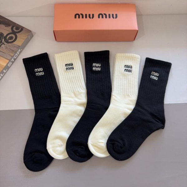 designer,replica,clothing,fake,1:1,lv,luxury,high quality [5 pairs per box] MIUMIU High-Version Embroidered Knee-High Socks (RUND3)
