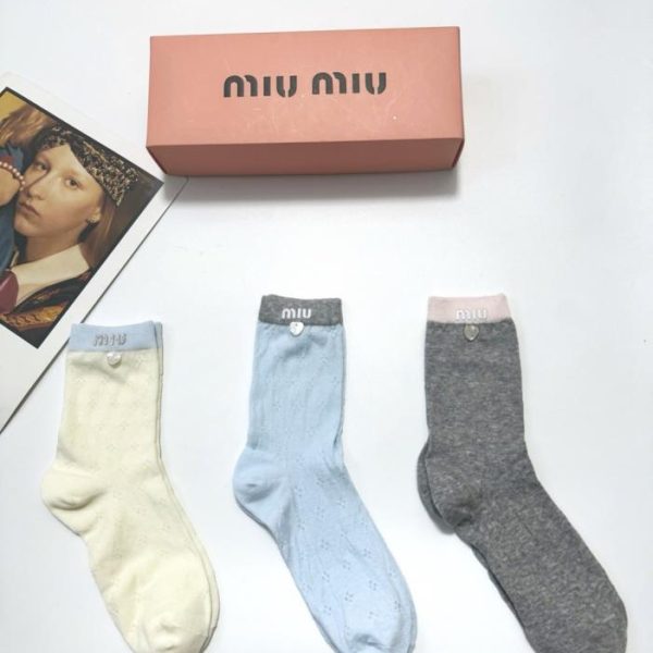 designer,replica,clothing,fake,1:1,lv,luxury,high quality 【3 pairs per box】 MIUMIU Classic Logo Cotton Mid-Calf Socks (2UZO7)