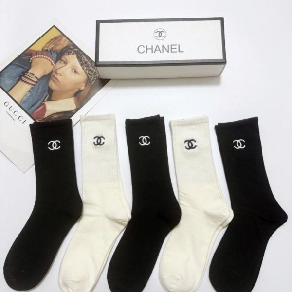 designer,replica,clothing,fake,1:1,lv,luxury,high quality 【5 pairs per box】 Chanel classic embroidered logo cotton mid-calf socks (YSNZ3)