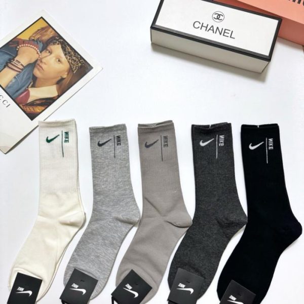 designer,replica,clothing,fake,1:1,lv,luxury,high quality [5 pairs per box] Nike classic logo knee-high socks, pure cotton fabric (VO8V0)