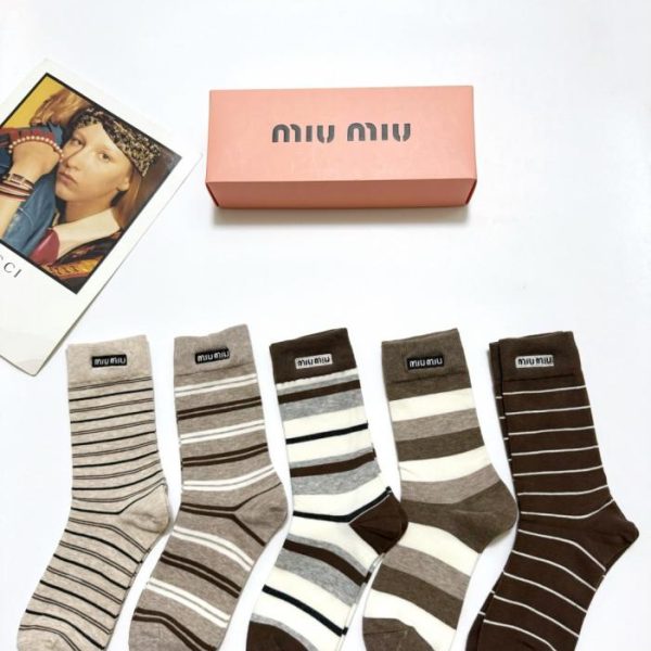 designer,replica,clothing,fake,1:1,lv,luxury,high quality [5 pairs per box] MIUMIU Classic Embroidered Logo Cotton Mid-Calf Socks (KS6UD)