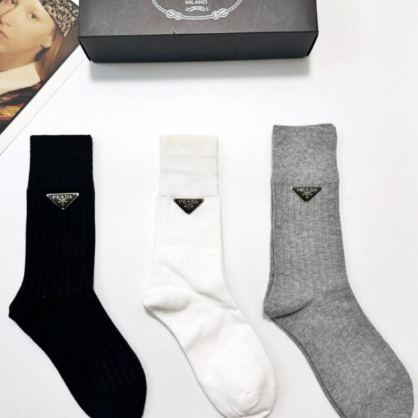 designer,replica,clothing,fake,1:1,lv,luxury,high quality [3 pairs per box] Prada classic logo cotton mid-calf socks (UFE46)