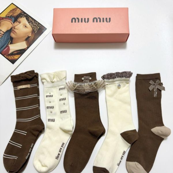 designer,replica,clothing,fake,1:1,lv,luxury,high quality [5 pairs per box] MIUMIU Classic Logo Pure Cotton Mid-Calf Socks (35OBT)