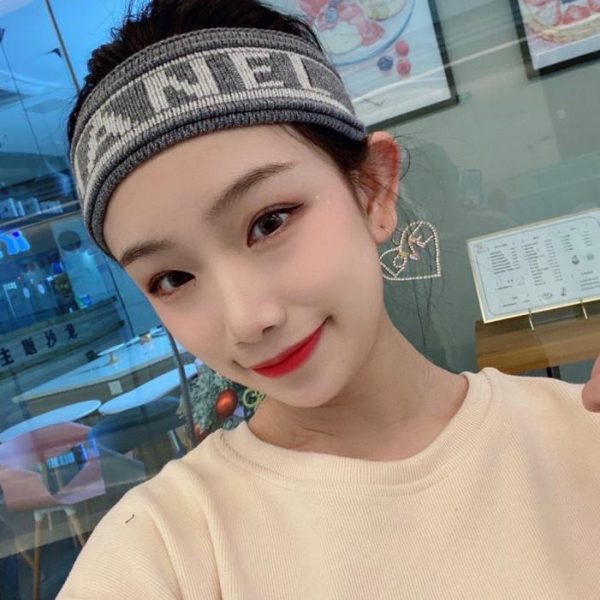 designer,replica,clothing,fake,1:1,lv,luxury,high quality Authentic CHANEL headbands from the official website, including fitness headbands and styling headbands (NMUVV).
