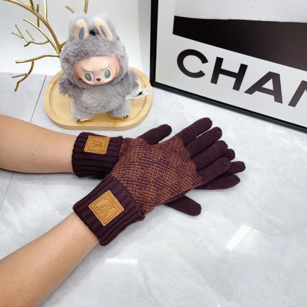 designer,replica,clothing,fake,1:1,lv,luxury,high quality Louis Vuitton’s new Damier pattern gloves (UW621)