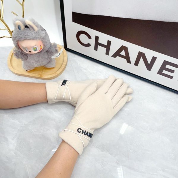 designer,replica,clothing,fake,1:1,lv,luxury,high quality Chanel’s new wool gloves (J49HL) are now available at boutiques.