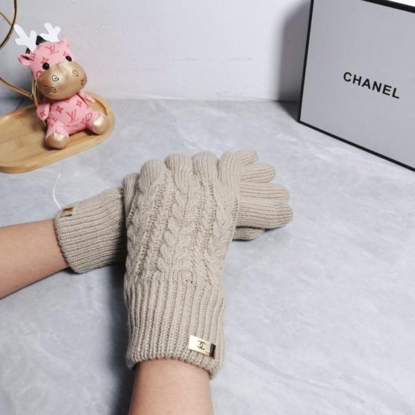 designer,replica,clothing,fake,1:1,lv,luxury,high quality Chanel’s new wool gloves (04H6O) are now available at boutiques.