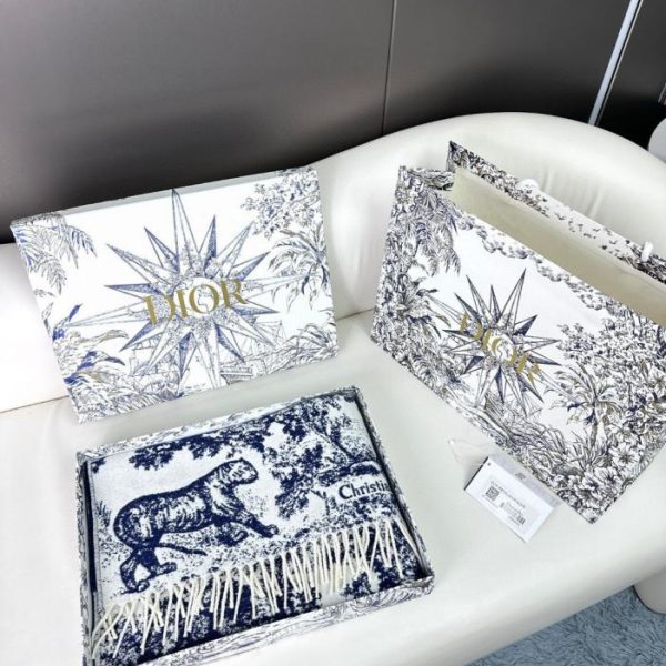 designer,replica,clothing,fake,1:1,lv,luxury,high quality Dior’s new Sauvage Toile de Jouy print scarf (RCZO3)