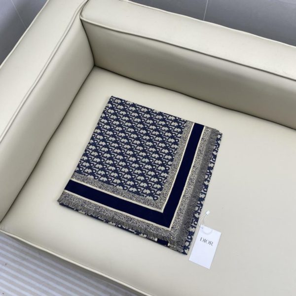 designer,replica,clothing,fake,1:1,lv,luxury,high quality Dior shawl/square scarf featuring the classic monogram pattern paired with a silk-wool blend (TDWW5)
