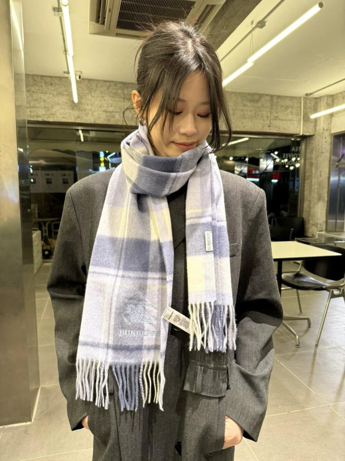designer,replica,clothing,fake,1:1,lv,luxury,high quality Burberry’s exquisite equestrian embroidery makes this scarf (FA3GH) stand out. designer,replica,clothing,fake,1:1,lv,luxury,high quality Burberry’s exquisite equestrian embroidery makes this scarf (FA3GH) stand out.
