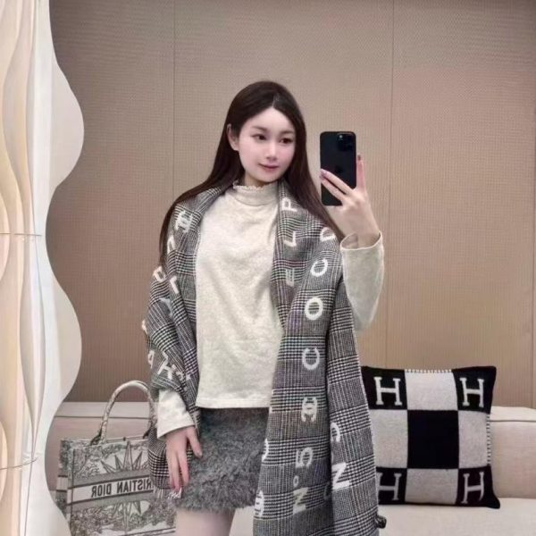 designer,replica,clothing,fake,1:1,lv,luxury,high quality Chanel’s new scarf (RK737)