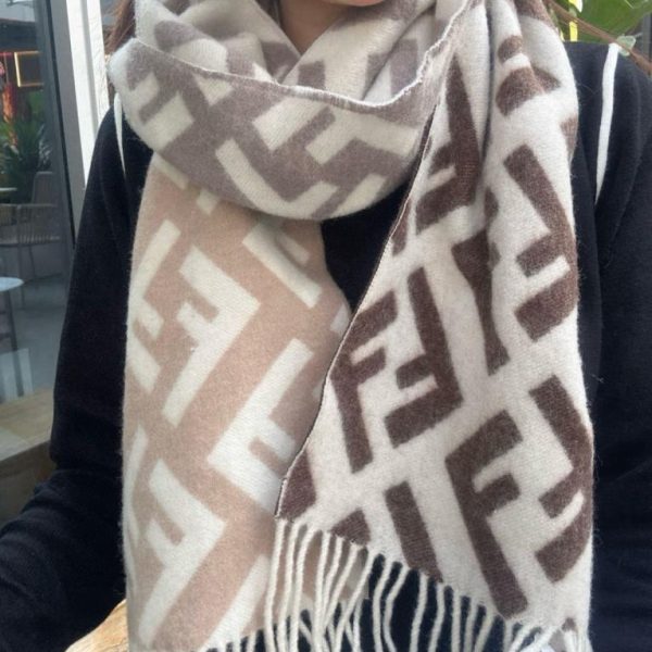 designer,replica,clothing,fake,1:1,lv,luxury,high quality Fendi’s new monogram gradient double-sided cashmere scarf (1RXLR)