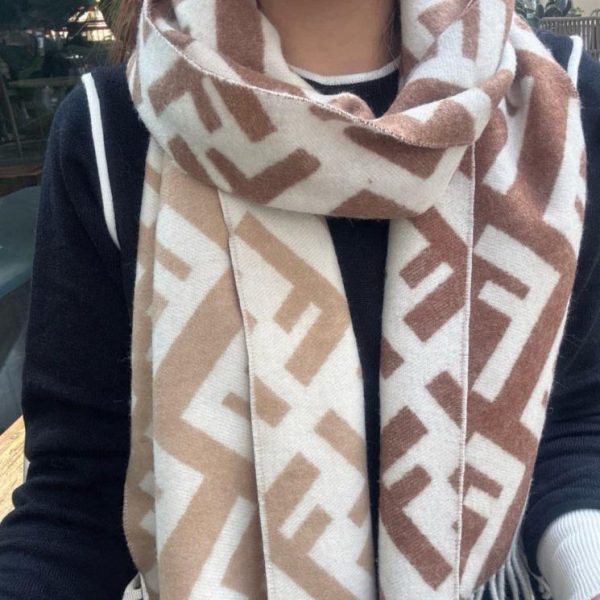 designer,replica,clothing,fake,1:1,lv,luxury,high quality Fendi’s new monogram gradient double-sided cashmere scarf (3E3CN)