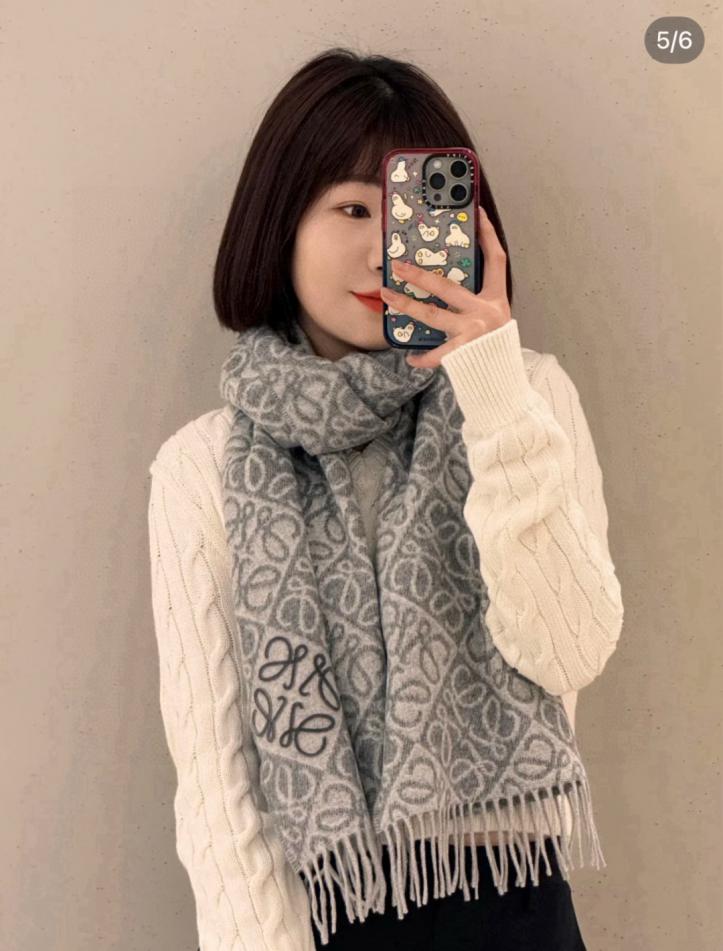 designer,replica,clothing,fake,1:1,lv,luxury,high quality LOEWE’s new double-sided wool and cashmere scarf (2SEKC) designer,replica,clothing,fake,1:1,lv,luxury,high quality LOEWE’s new double-sided wool and cashmere scarf (2SEKC)