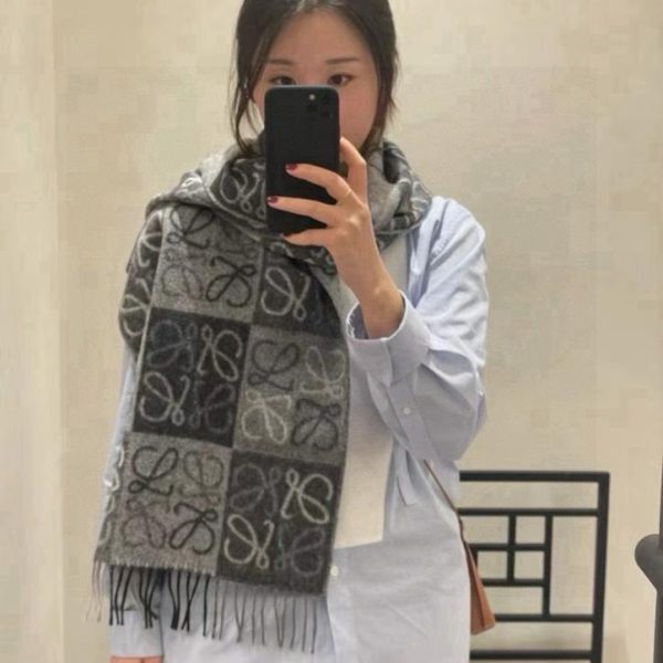 designer,replica,clothing,fake,1:1,lv,luxury,high quality Loewe two-tone checkered scarf (6H7RH)