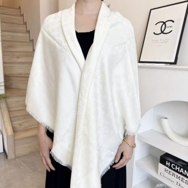 designer,replica,clothing,fake,1:1,lv,luxury,high quality LV shawl, classic gold thread paired with a silk-wool blend, square scarf (0Z30N)