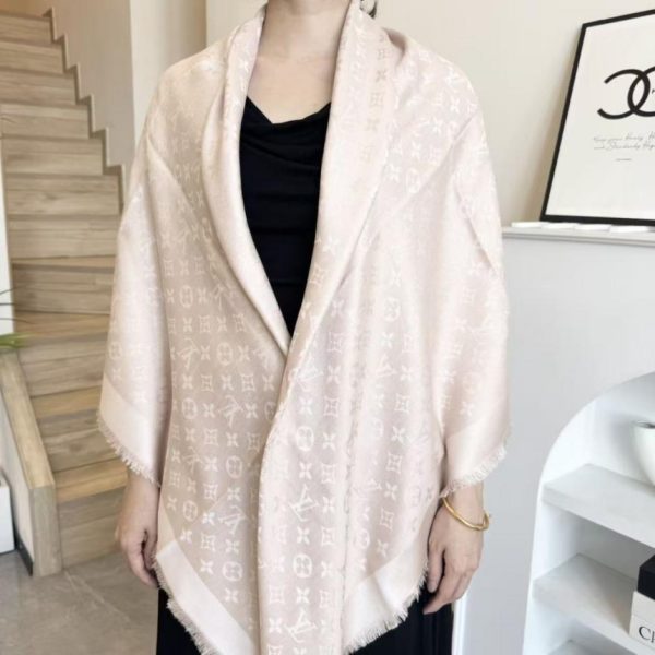 designer,replica,clothing,fake,1:1,lv,luxury,high quality LV shawl, classic gold thread paired with a silk-wool blend, square scarf (HFVDO)