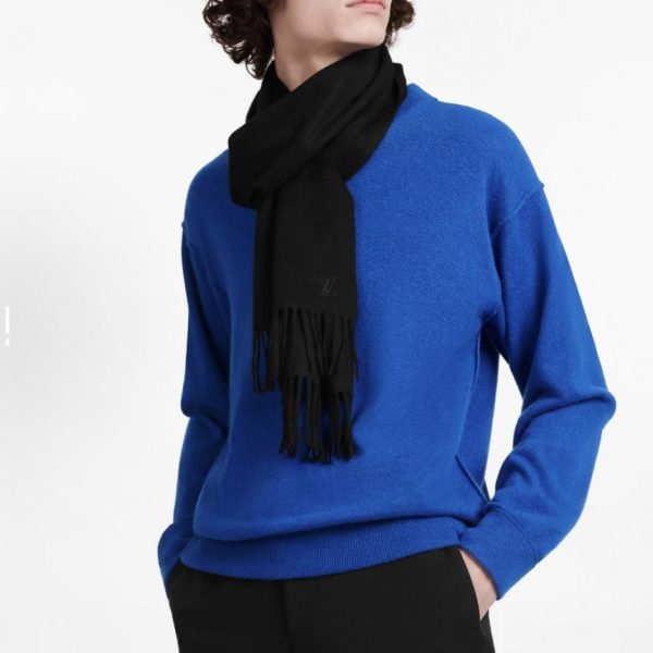 designer,replica,clothing,fake,1:1,lv,luxury,high quality Louis Vuitton’s latest lambskin scarf (VATES) from their official website.