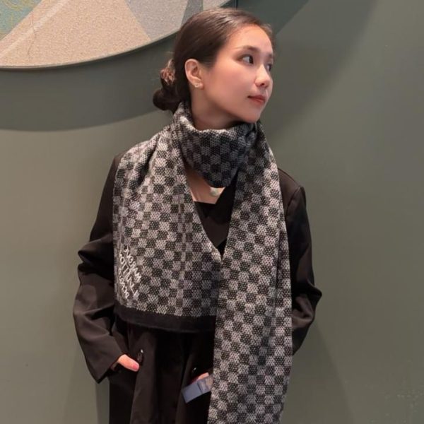 designer,replica,clothing,fake,1:1,lv,luxury,high quality Louis Vuitton’s new Damier scarf (S2XS2)