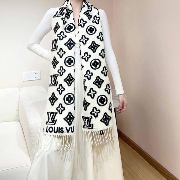 designer,replica,clothing,fake,1:1,lv,luxury,high quality LV 3D scarf, soft plush blend fabric, Monogram pattern (JVEAI)