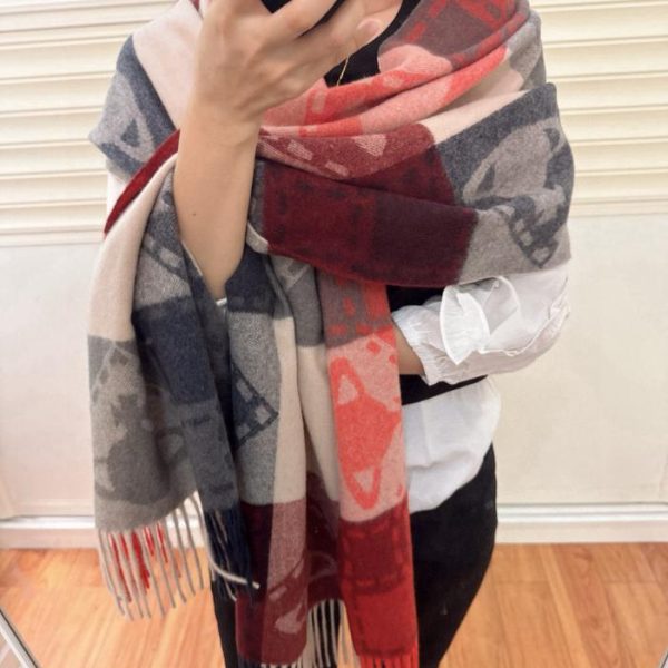 designer,replica,clothing,fake,1:1,lv,luxury,high quality Vivienne Westwood’s new Saturn scarf (JSZNX)