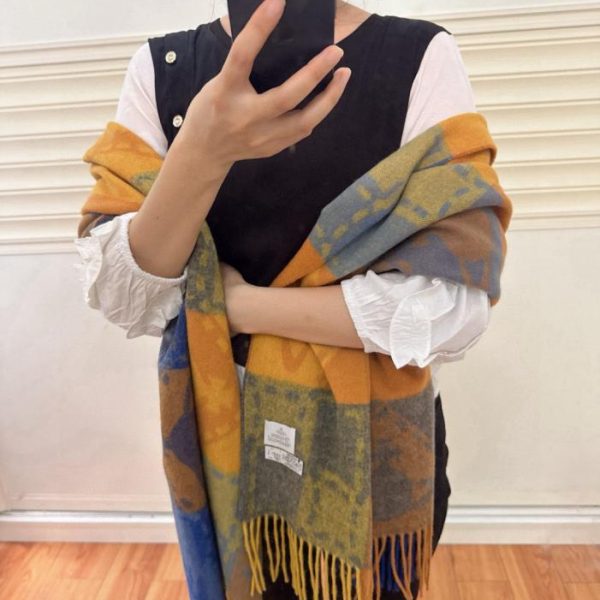 designer,replica,clothing,fake,1:1,lv,luxury,high quality Vivienne Westwood’s new Saturn scarf (VU2GU)