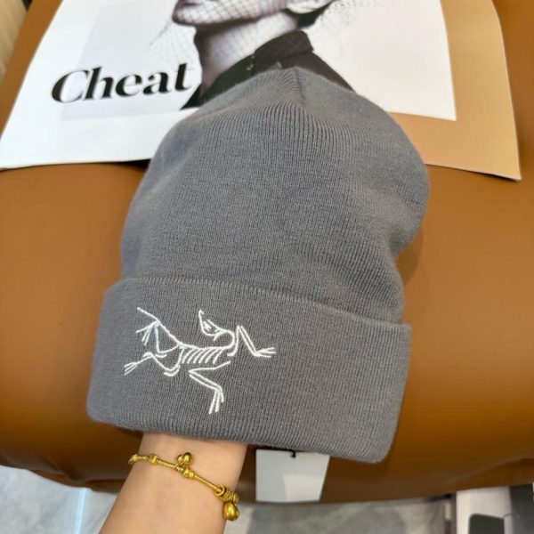 designer,replica,clothing,fake,1:1,lv,luxury,high quality Arc’teryx high-quality knitted beanie, latest autumn/winter style, couple’s knitted beanie (A2O12)