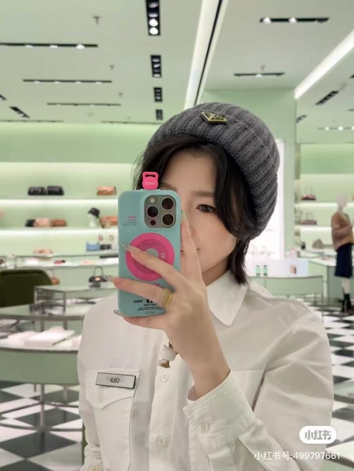 designer,replica,clothing,fake,1:1,lv,luxury,high quality Prada’s new chunky knit beanie, thick, loose-fitting, warm, unisex (975HR) designer,replica,clothing,fake,1:1,lv,luxury,high quality Prada’s new chunky knit beanie, thick, loose-fitting, warm, unisex (975HR)