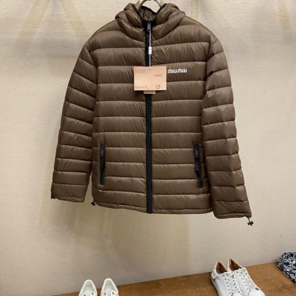 designer,replica,clothing,fake,1:1,lv,luxury,high quality Miu Miu embroidered hooded down jacket (EON1B)