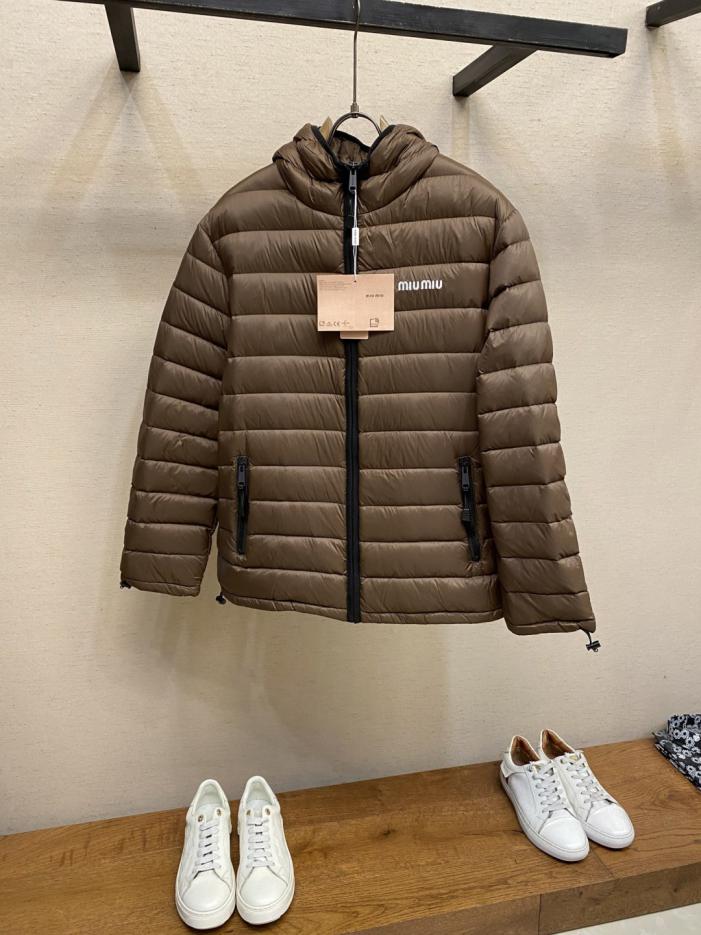designer,replica,clothing,fake,1:1,lv,luxury,high quality Miu Miu embroidered hooded down jacket (EON1B) designer,replica,clothing,fake,1:1,lv,luxury,high quality Miu Miu embroidered hooded down jacket (EON1B)