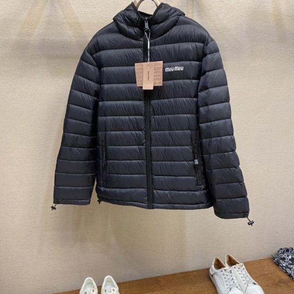designer,replica,clothing,fake,1:1,lv,luxury,high quality Miu Miu embroidered hooded down jacket (TIV1H)