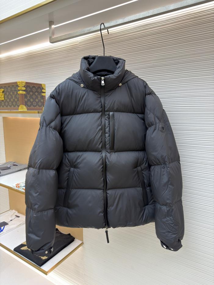 designer,replica,clothing,fake,1:1,lv,luxury,high quality Moncler down jacket with a zippered pocket on the chest (1CINN) designer,replica,clothing,fake,1:1,lv,luxury,high quality Moncler down jacket with a zippered pocket on the chest (1CINN)