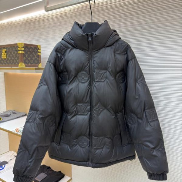 designer,replica,clothing,fake,1:1,lv,luxury,high quality LOUIS VUITTON Embossed Hooded Down Jacket (QY6XS)