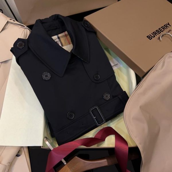 designer,replica,clothing,fake,1:1,lv,luxury,high quality BURBERRY New Kensington Fit – Heritage Trench Women’s Mid-Length Regular Trench Coat in Black (TC5M6)