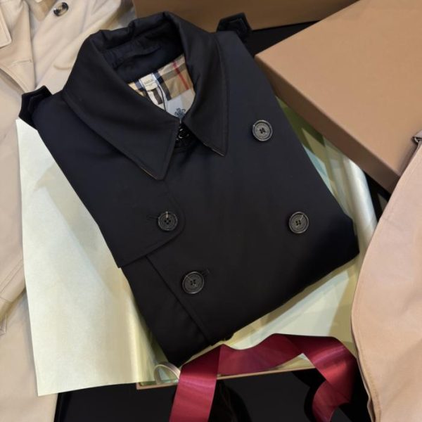 designer,replica,clothing,fake,1:1,lv,luxury,high quality BURBERRY New Kensington Fit – Heritage Trench Men’s Mid-Length Trench Coat in Black (8DRXO)