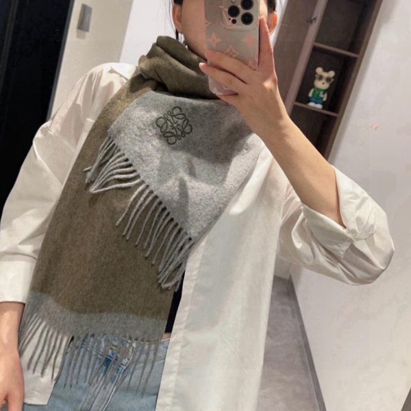 designer,replica,clothing,fake,1:1,lv,luxury,high quality Loewe Men’s and Women’s Scarves (7MD52)