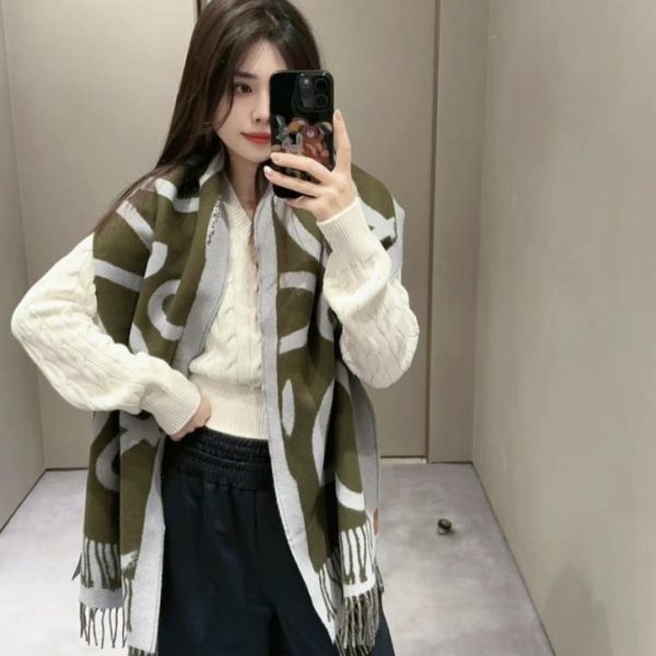 designer,replica,clothing,fake,1:1,lv,luxury,high quality Loewe’s new green scarf (5GWGR)