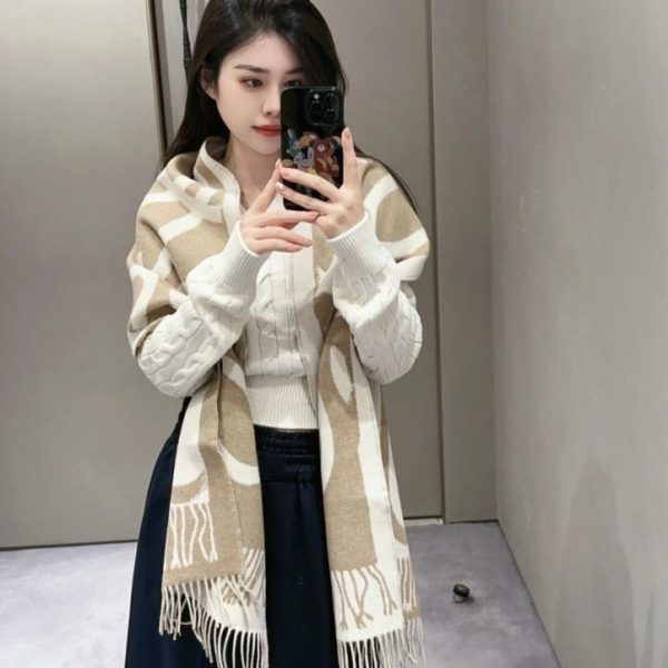 designer,replica,clothing,fake,1:1,lv,luxury,high quality Loewe’s new green scarf (YL3OM)