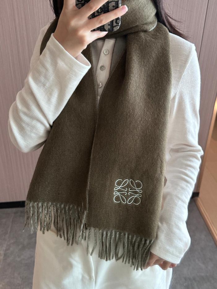designer,replica,clothing,fake,1:1,lv,luxury,high quality Loewe Reversible Color-Blocked Feminine Scarf (ETMSQ) designer,replica,clothing,fake,1:1,lv,luxury,high quality Loewe Reversible Color-Blocked Feminine Scarf (ETMSQ)