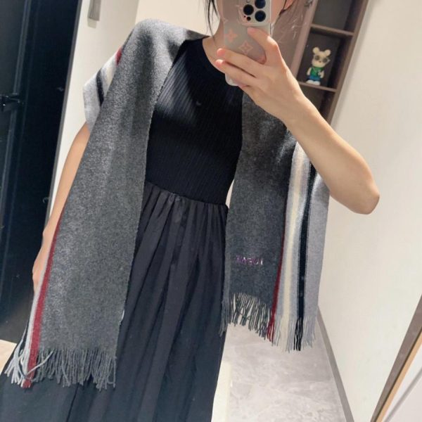 designer,replica,clothing,fake,1:1,lv,luxury,high quality Loewe’s high-end cashmere knit scarf (0L5G8), available in the same style as in physical stores.