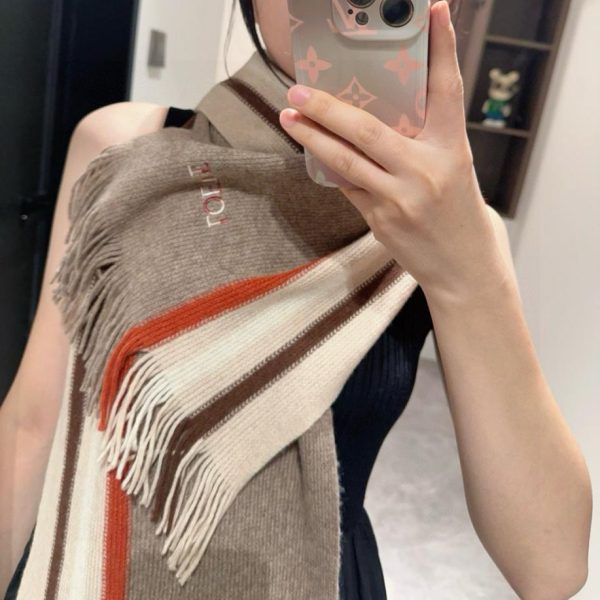 designer,replica,clothing,fake,1:1,lv,luxury,high quality Loewe’s high-end cashmere knit scarf (T6L4M), available in the same style as in physical stores.