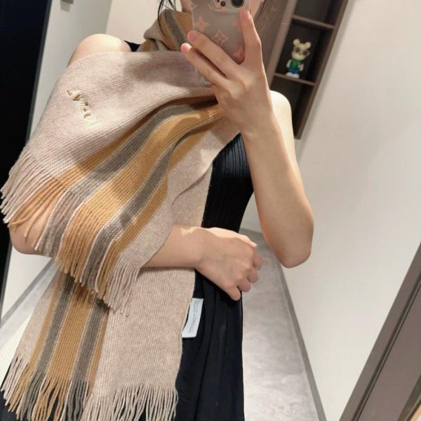 designer,replica,clothing,fake,1:1,lv,luxury,high quality Loewe’s high-end cashmere knit scarf (WYW3H), available in the same style as in physical stores.