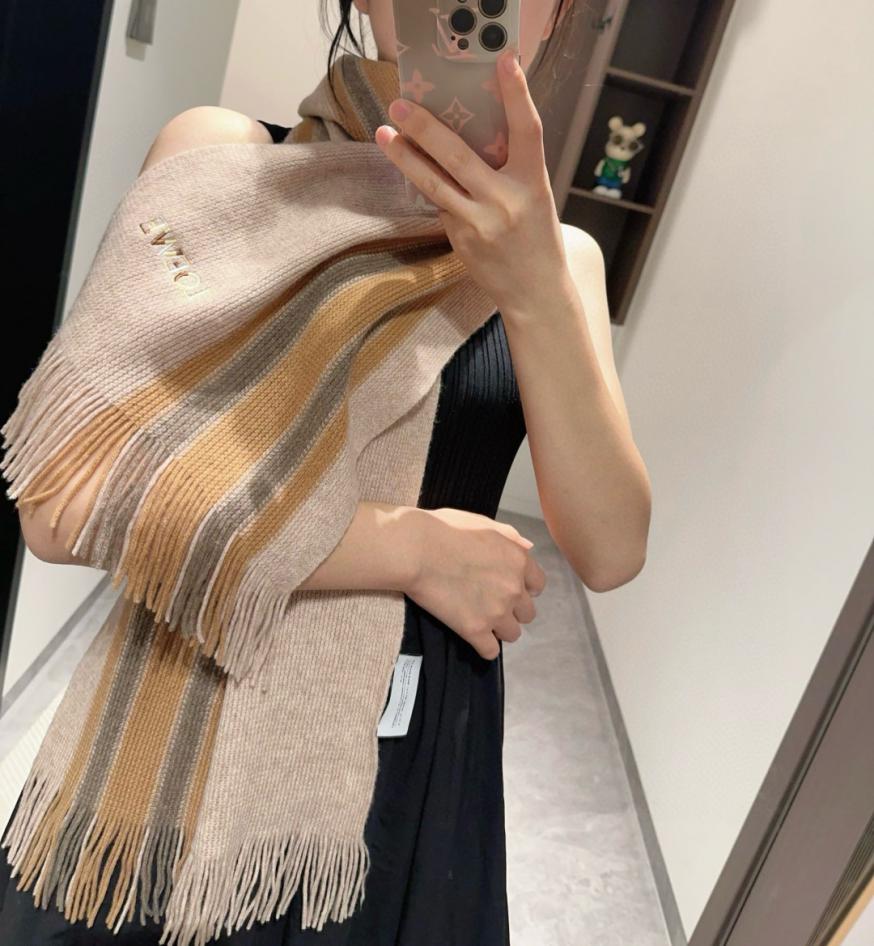 designer,replica,clothing,fake,1:1,lv,luxury,high quality Loewe’s high-end cashmere knit scarf (WYW3H), available in the same style as in physical stores. designer,replica,clothing,fake,1:1,lv,luxury,high quality Loewe’s high-end cashmere knit scarf (WYW3H), available in the same style as in physical stores.