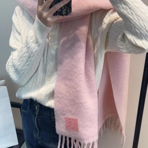 designer,replica,clothing,fake,1:1,lv,luxury,high quality Loewe’s stunning new mohair scarf (I0NZY)