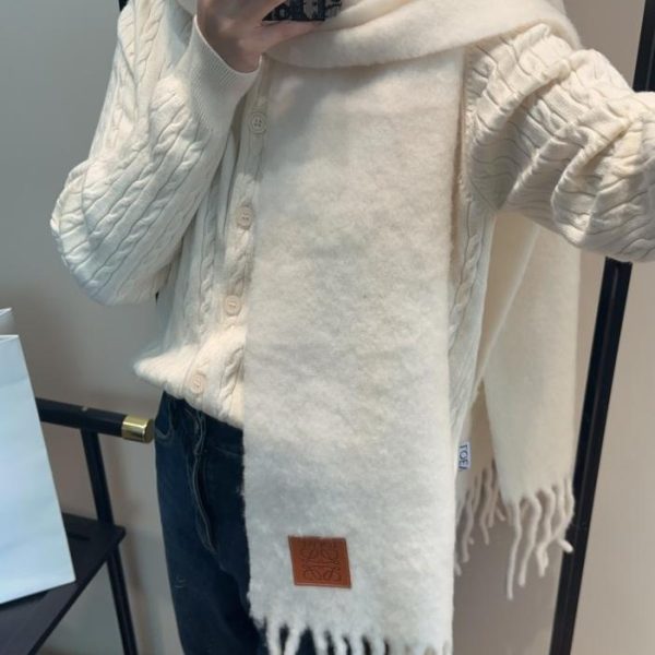 designer,replica,clothing,fake,1:1,lv,luxury,high quality Loewe’s stunning new mohair scarf (SUZNA)