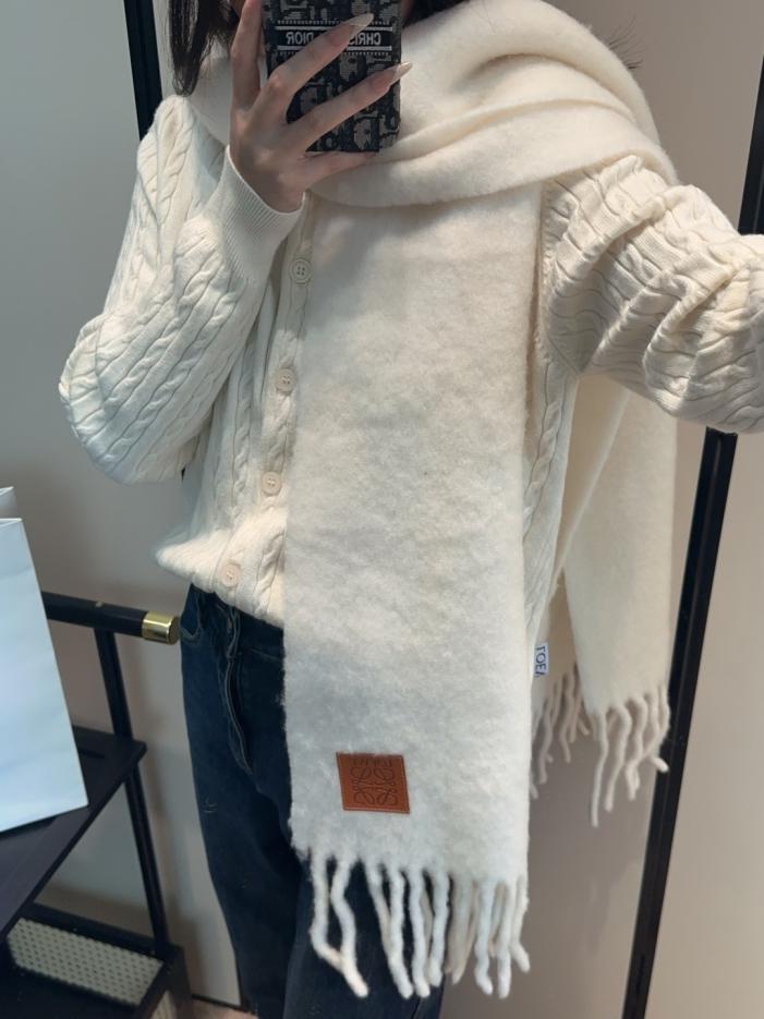 designer,replica,clothing,fake,1:1,lv,luxury,high quality Loewe’s stunning new mohair scarf (SUZNA) designer,replica,clothing,fake,1:1,lv,luxury,high quality Loewe’s stunning new mohair scarf (SUZNA)